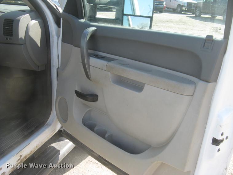 image for item DC2306 2013 GMC Sierra 2500HD Ext. Cab pickup truck