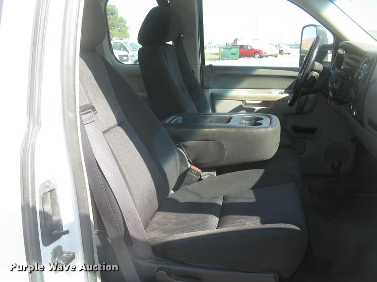 image for item DC2306 2013 GMC Sierra 2500HD Ext. Cab pickup truck