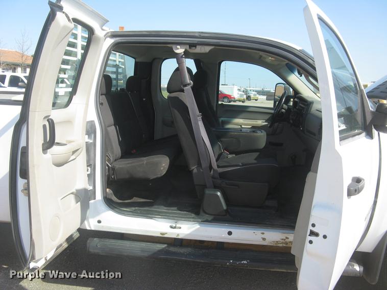 image for item DC2306 2013 GMC Sierra 2500HD Ext. Cab pickup truck