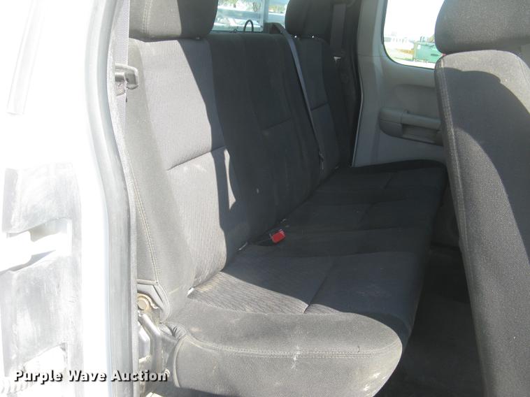 image for item DC2306 2013 GMC Sierra 2500HD Ext. Cab pickup truck