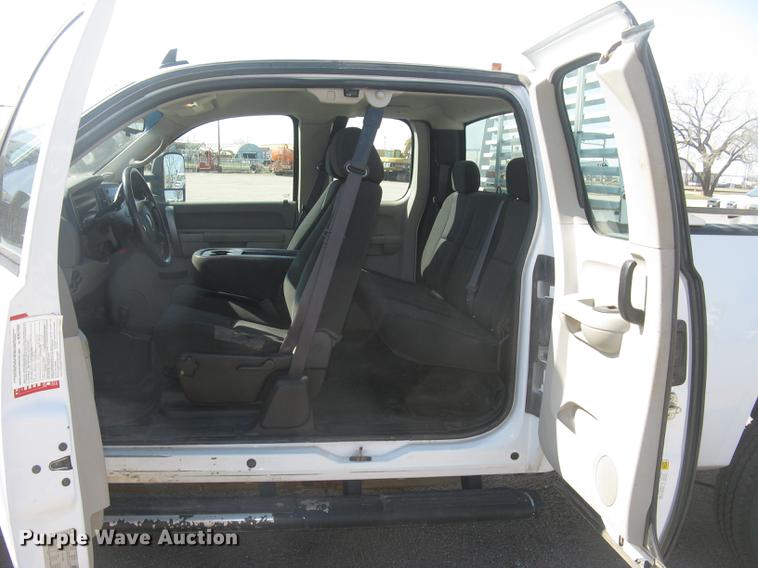 image for item DC2306 2013 GMC Sierra 2500HD Ext. Cab pickup truck