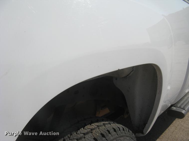 image for item DC2306 2013 GMC Sierra 2500HD Ext. Cab pickup truck