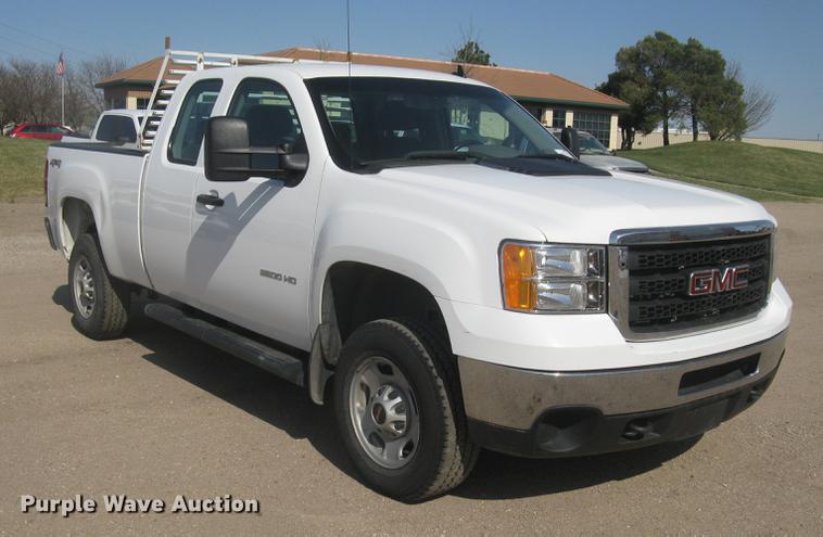 image for item DC2307 2013 GMC Sierra 2500HD Ext. Cab pickup truck