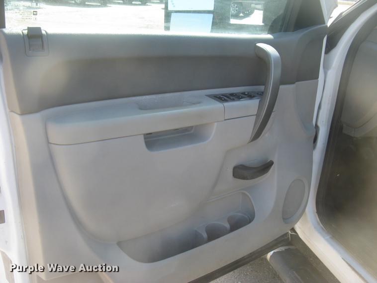 image for item DC2307 2013 GMC Sierra 2500HD Ext. Cab pickup truck