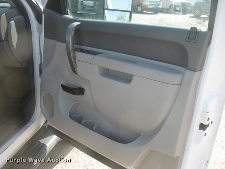 image for item DC2307 2013 GMC Sierra 2500HD Ext. Cab pickup truck