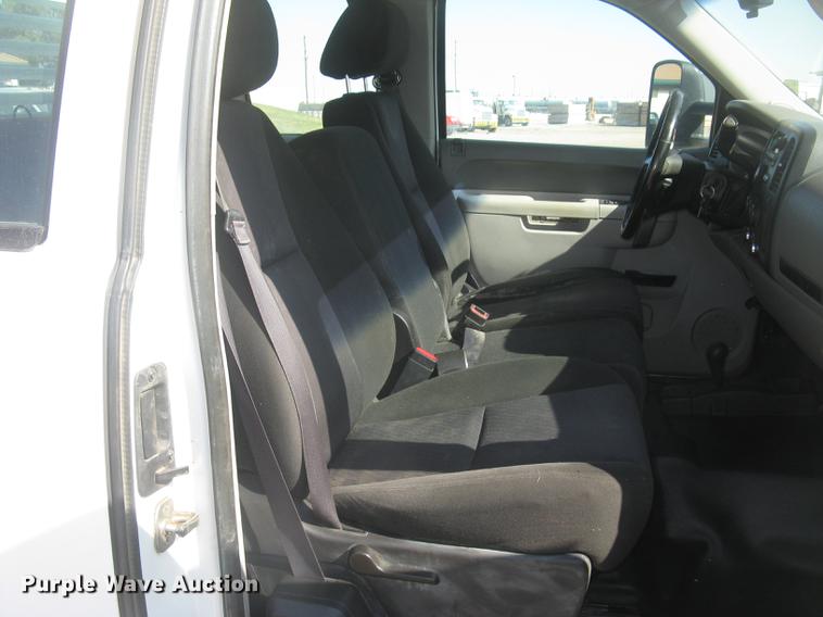 image for item DC2307 2013 GMC Sierra 2500HD Ext. Cab pickup truck