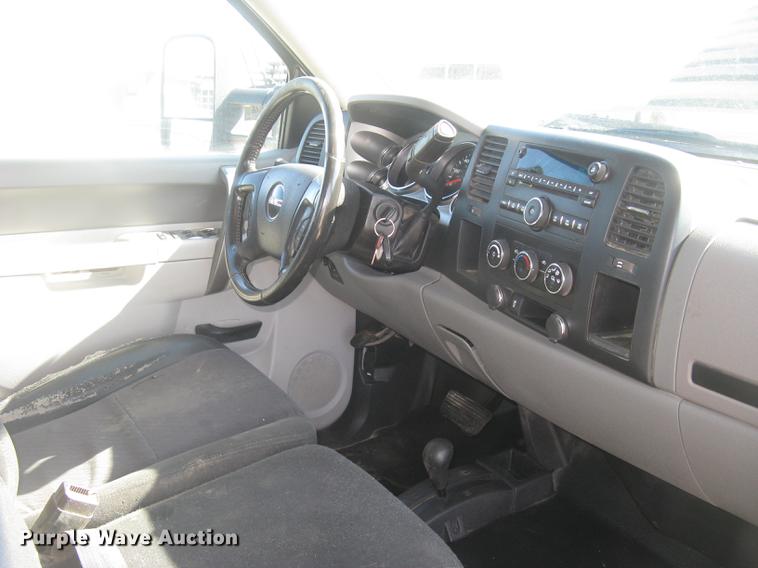 image for item DC2307 2013 GMC Sierra 2500HD Ext. Cab pickup truck