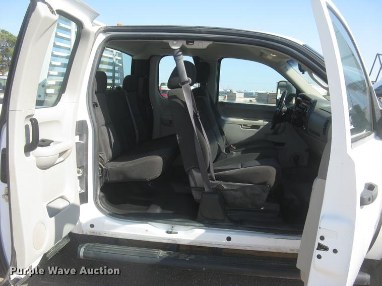 image for item DC2307 2013 GMC Sierra 2500HD Ext. Cab pickup truck