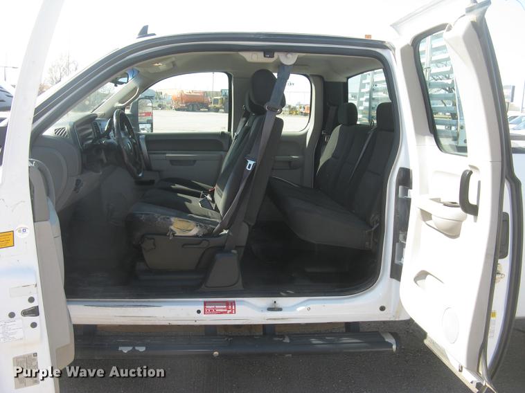 image for item DC2307 2013 GMC Sierra 2500HD Ext. Cab pickup truck