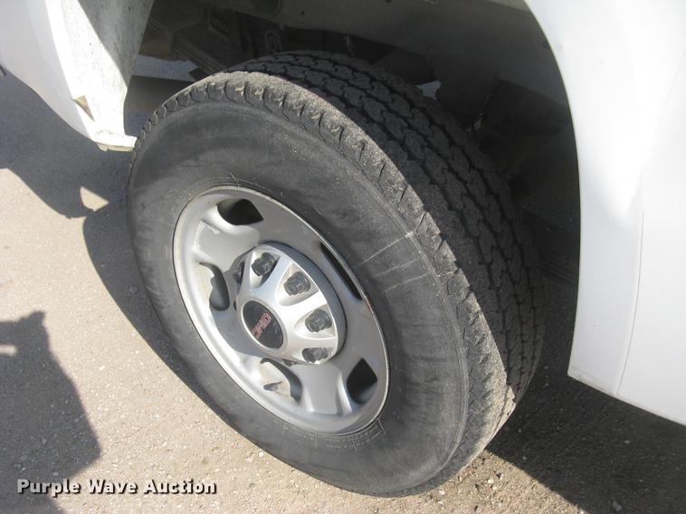 image for item DC2307 2013 GMC Sierra 2500HD Ext. Cab pickup truck