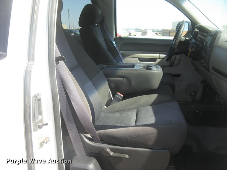 image for item DC2309 2011 GMC Sierra 2500HD Ext. Cab pickup truck