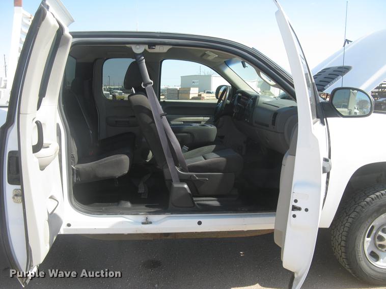 image for item DC2309 2011 GMC Sierra 2500HD Ext. Cab pickup truck