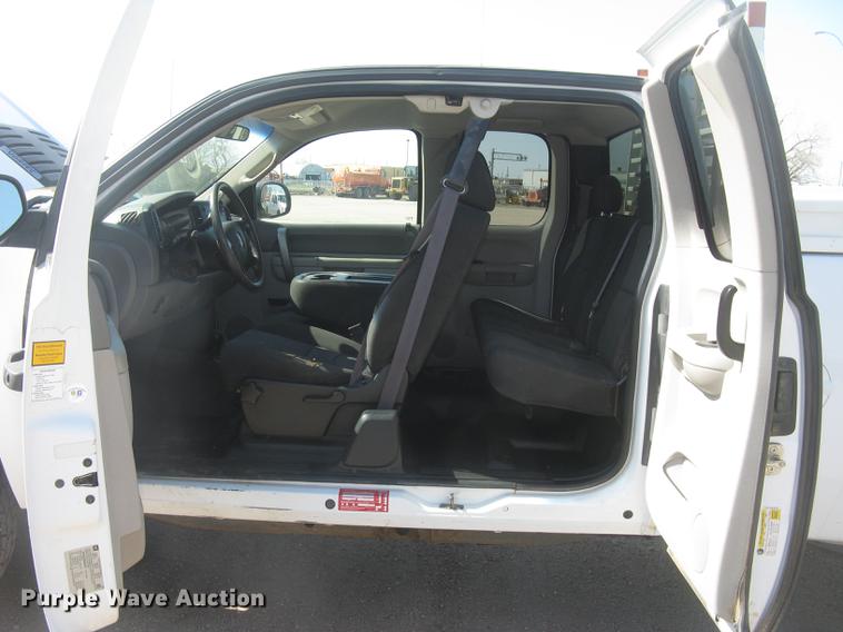 image for item DC2309 2011 GMC Sierra 2500HD Ext. Cab pickup truck