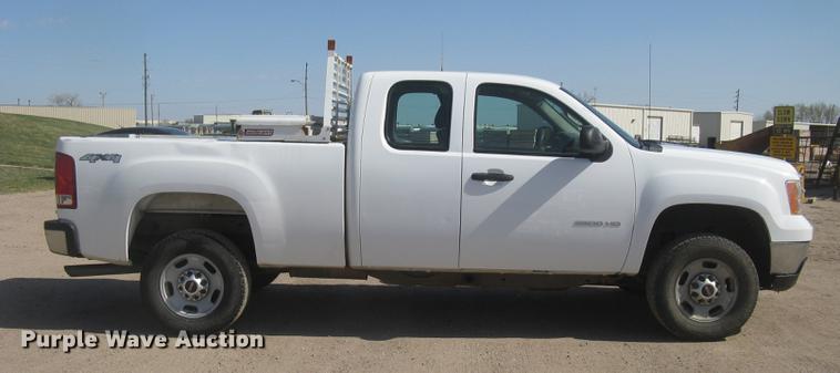 image for item DC2310 2011 GMC Sierra 2500HD Ext. Cab pickup truck