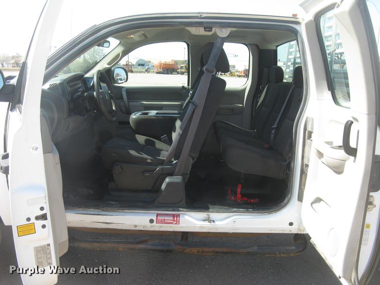 image for item DC2310 2011 GMC Sierra 2500HD Ext. Cab pickup truck