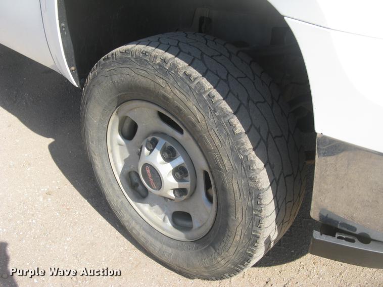 image for item DC2310 2011 GMC Sierra 2500HD Ext. Cab pickup truck