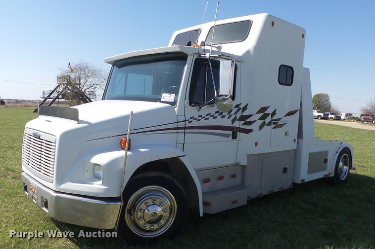 image for item DC3033 1994 Freightliner FL70 semi truck