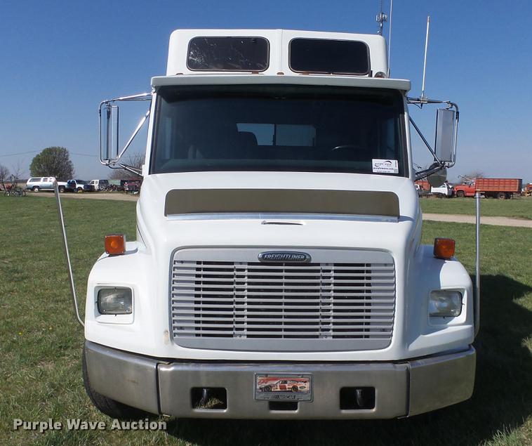 image for item DC3033 1994 Freightliner FL70 semi truck