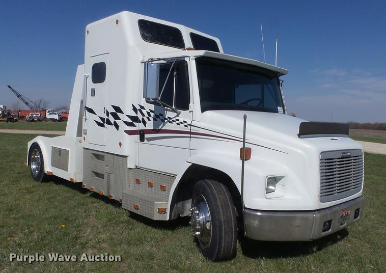 image for item DC3033 1994 Freightliner FL70 semi truck