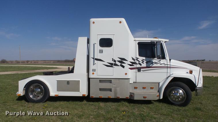 image for item DC3033 1994 Freightliner FL70 semi truck