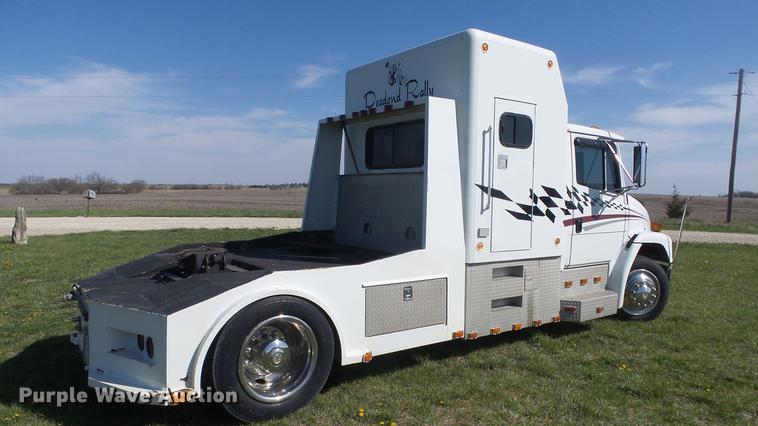 image for item DC3033 1994 Freightliner FL70 semi truck