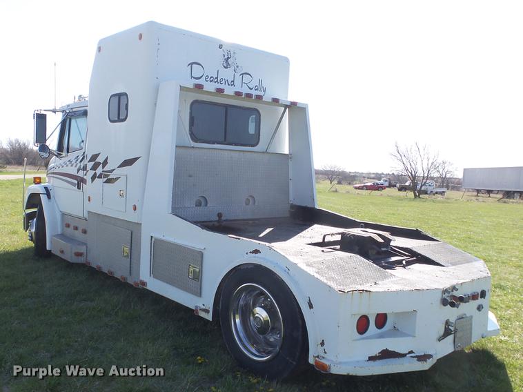 image for item DC3033 1994 Freightliner FL70 semi truck