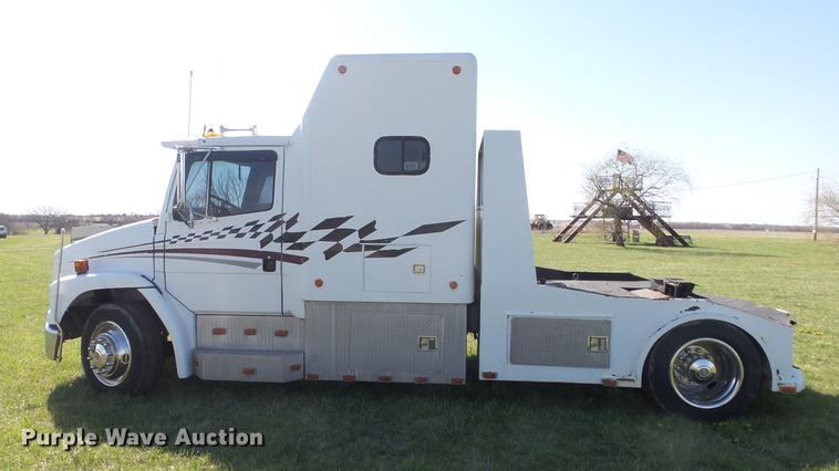 image for item DC3033 1994 Freightliner FL70 semi truck