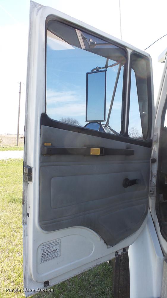 image for item DC3033 1994 Freightliner FL70 semi truck