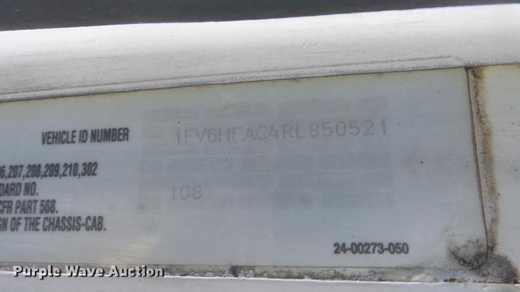 image for item DC3033 1994 Freightliner FL70 semi truck