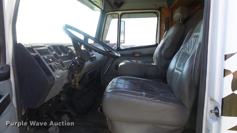 image for item DC3033 1994 Freightliner FL70 semi truck