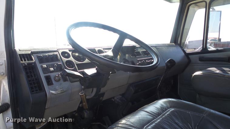 image for item DC3033 1994 Freightliner FL70 semi truck