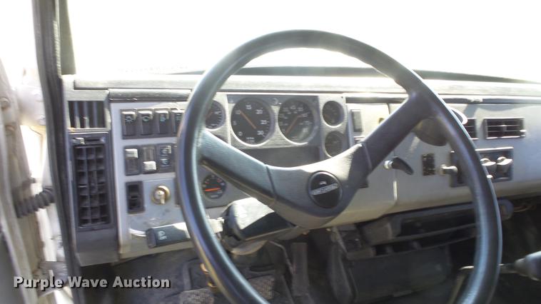 image for item DC3033 1994 Freightliner FL70 semi truck