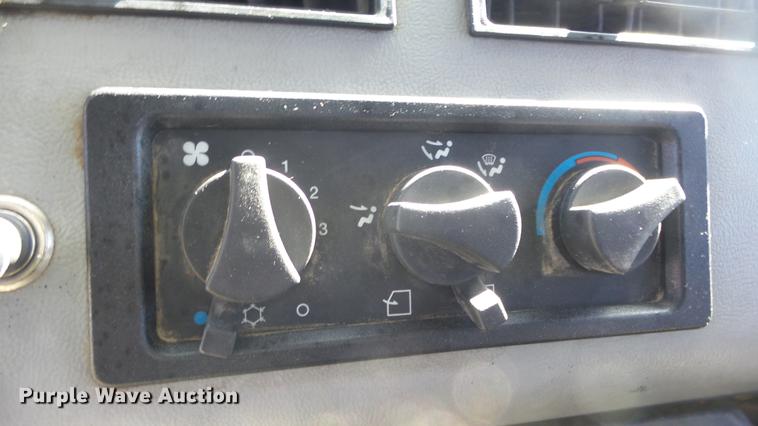 image for item DC3033 1994 Freightliner FL70 semi truck