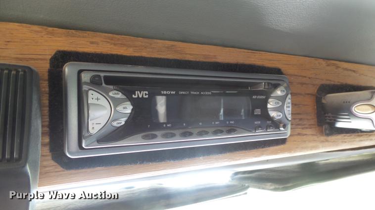 image for item DC3033 1994 Freightliner FL70 semi truck