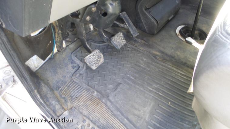 image for item DC3033 1994 Freightliner FL70 semi truck