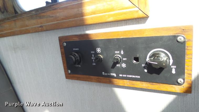 image for item DC3033 1994 Freightliner FL70 semi truck