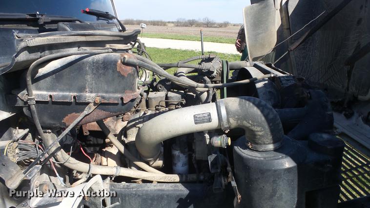 image for item DC3033 1994 Freightliner FL70 semi truck