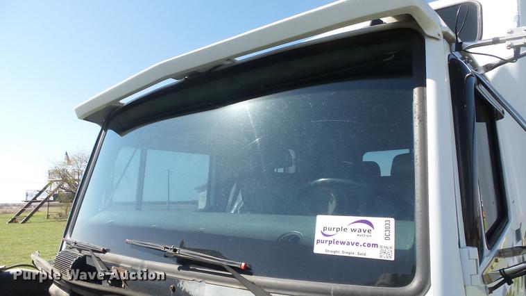 image for item DC3033 1994 Freightliner FL70 semi truck