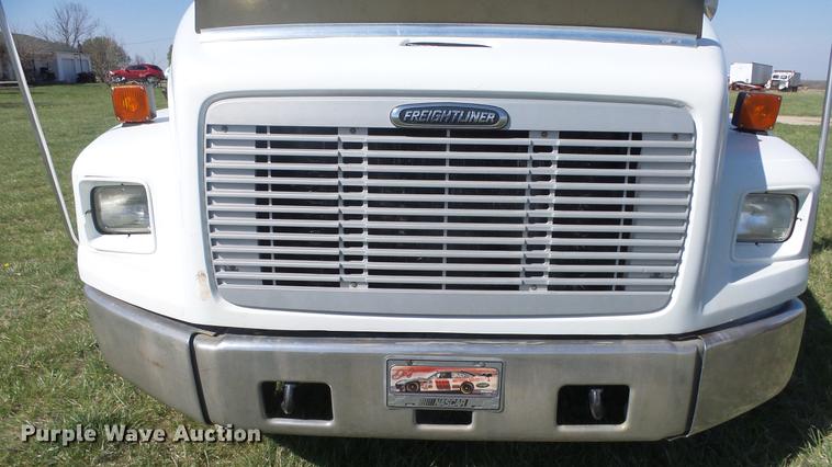 image for item DC3033 1994 Freightliner FL70 semi truck