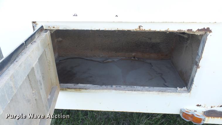 image for item DC3033 1994 Freightliner FL70 semi truck