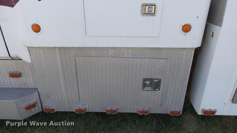 image for item DC3033 1994 Freightliner FL70 semi truck