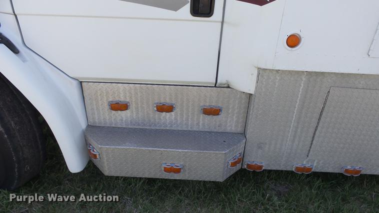 image for item DC3033 1994 Freightliner FL70 semi truck