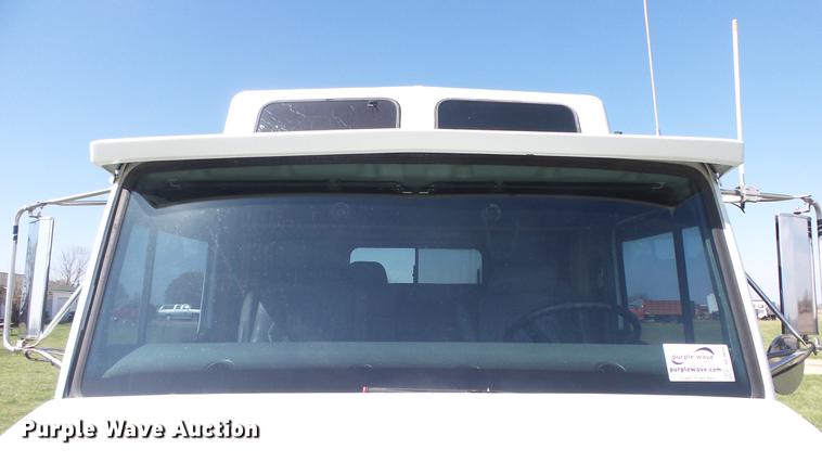 image for item DC3033 1994 Freightliner FL70 semi truck