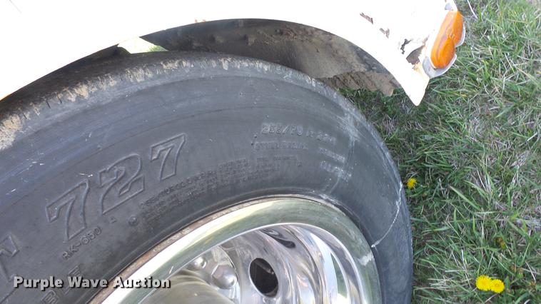 image for item DC3033 1994 Freightliner FL70 semi truck