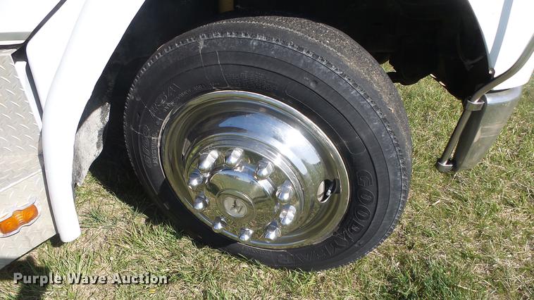 image for item DC3033 1994 Freightliner FL70 semi truck