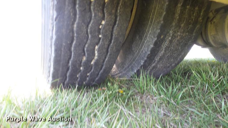 image for item DC3033 1994 Freightliner FL70 semi truck