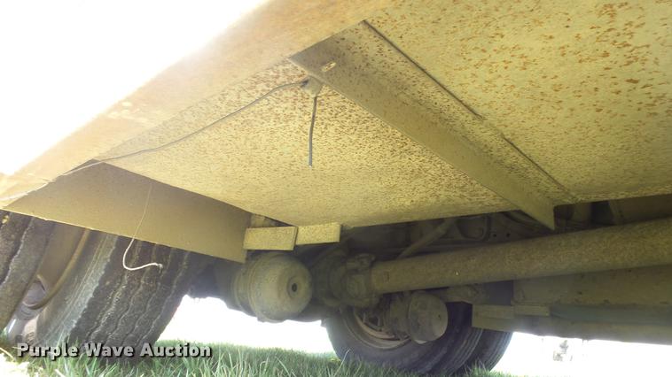 image for item DC3033 1994 Freightliner FL70 semi truck