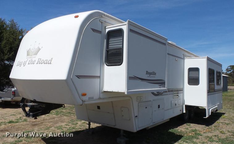 image for item DC3051 2000 Royalite R34BW camper