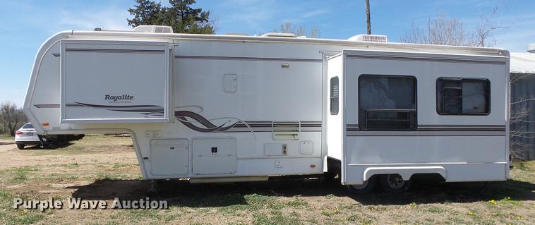 image for item DC3051 2000 Royalite R34BW camper