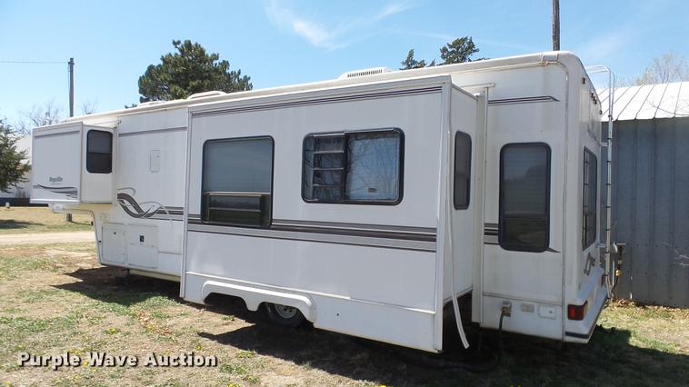 image for item DC3051 2000 Royalite R34BW camper